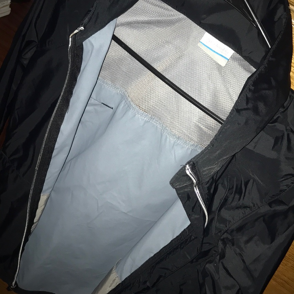 Columbia Wind Breaker - Picture 3 of 4